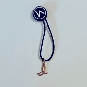 NWT Mejuri Cursive Initial Pendant, ‘I’